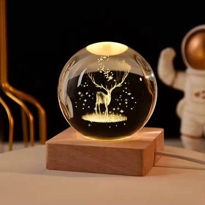 Houten kristallen bal USB-aangedreven LED-licht Kristallen bal beeldhouwkunsten Stand Home Decoraties
