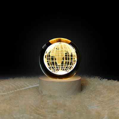 Houten kristallen bal USB-aangedreven LED-licht Kristallen bal beeldhouwkunsten Stand Home Decoraties