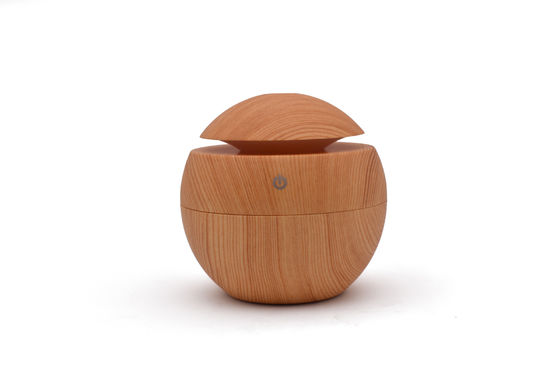 Slank minimalistisch ontwerp diffuser met houtkorrel afwerking en niet-slip basis